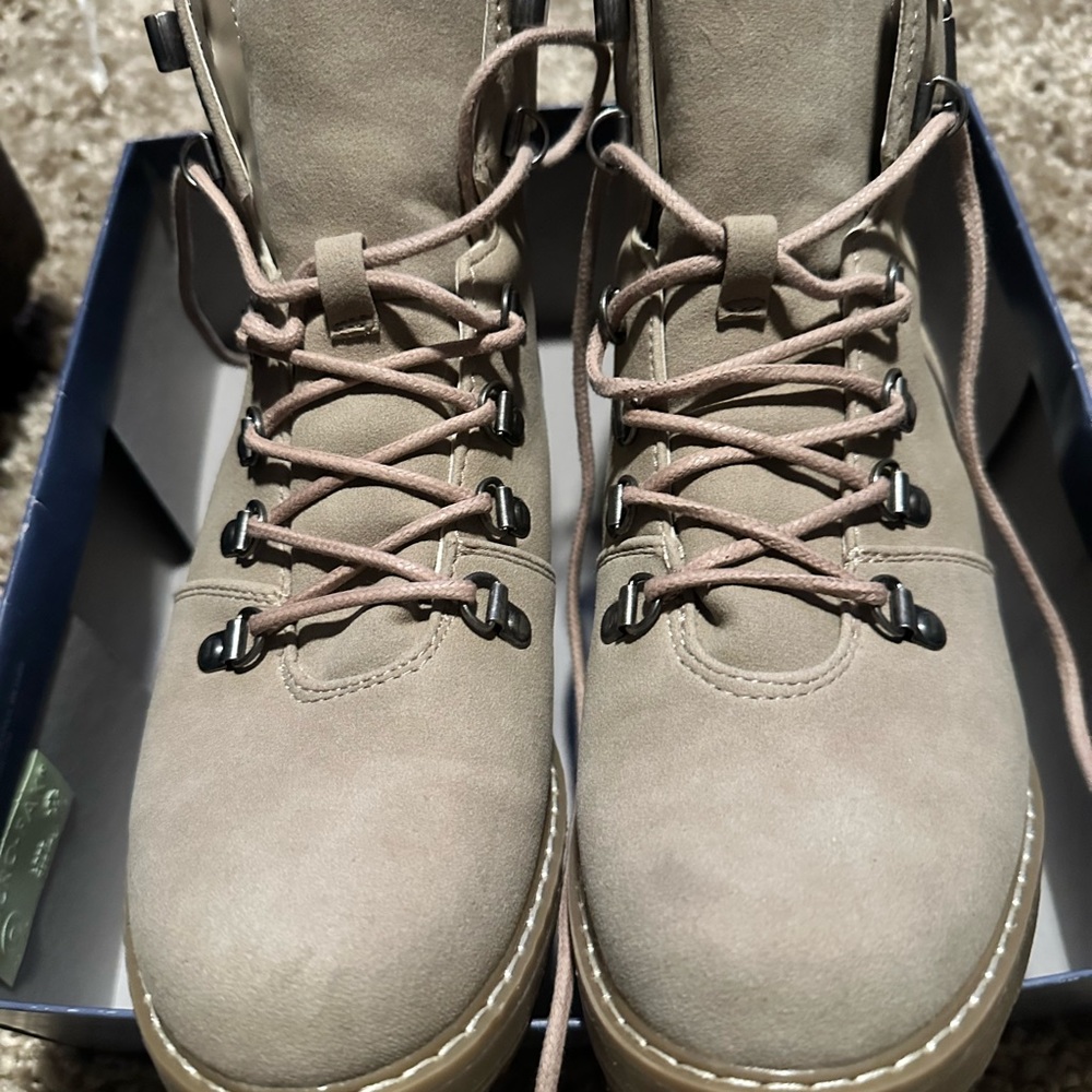 Universal Thread Kelly Boots